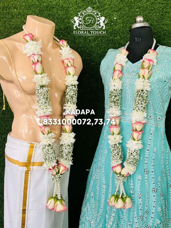 Traditional Couple’s Floral Garland Set with White Chrysanthemums and Pink Roses - Image 2