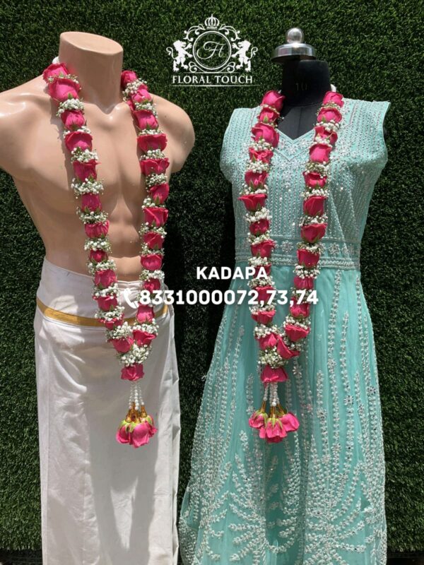 Traditional Pink Rose Wedding Garland with Baby’s Breath Accents