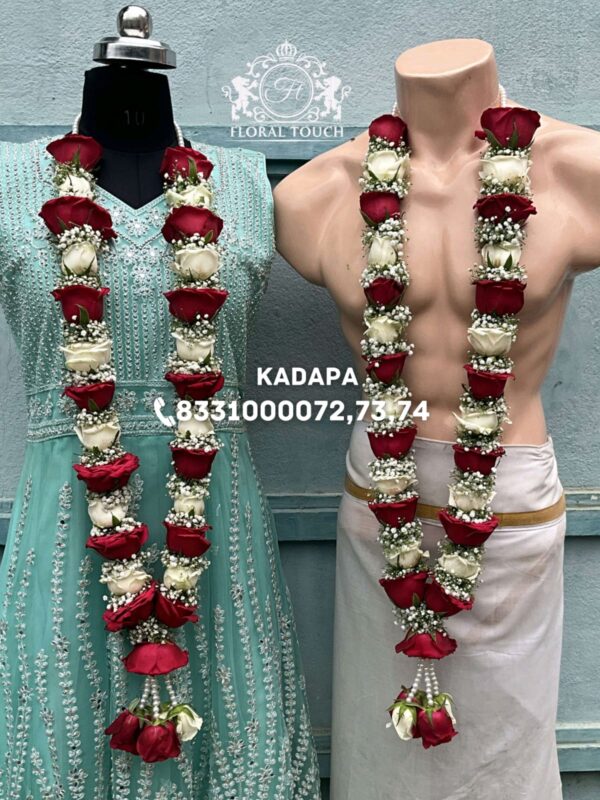 Elegant Lotus and Baby’s Breath Wedding Garland - Image 2