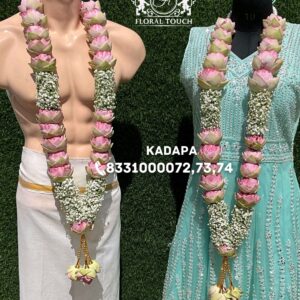 Elegant Lotus and Baby’s Breath Wedding Garland
