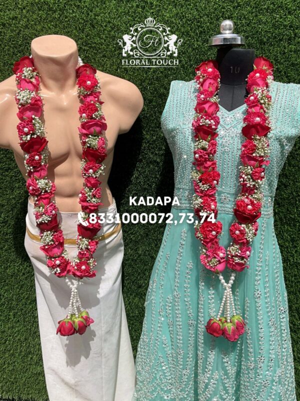 Vibrant Red Rose and Baby’s Breath Wedding Garland
