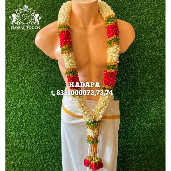 Traditional Jasmine and Rose Wedding Garland with Gold Highlights - Image 2
