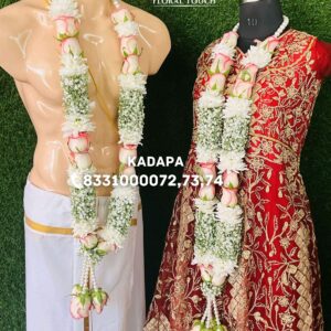 Graceful White and Pink Rose Wedding Garland with Baby’s Breath and Chrysanthemum Accents