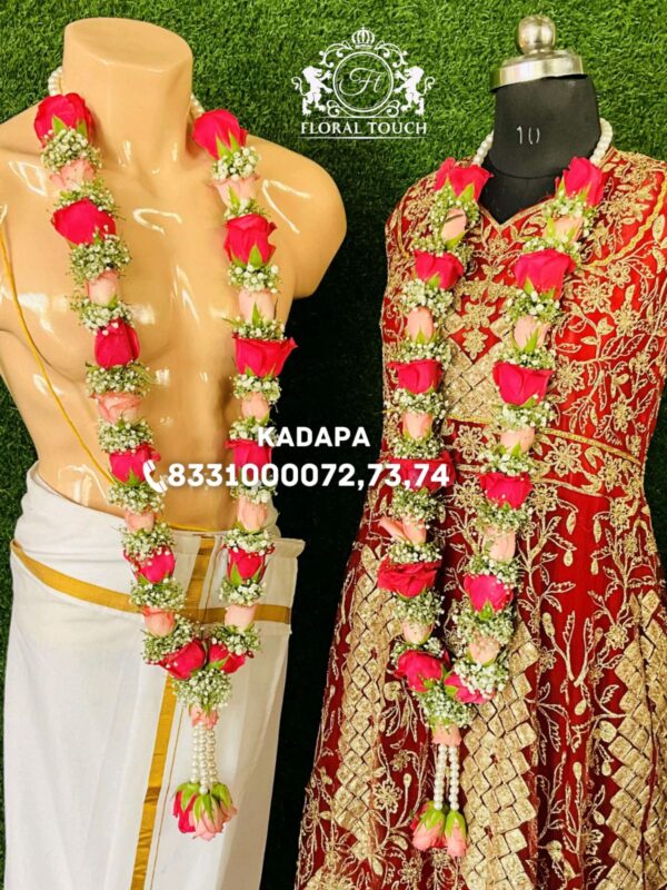 Vibrant Red and Pink Rose Wedding Garland with Baby’s Breath and Pearl Strands - Image 2