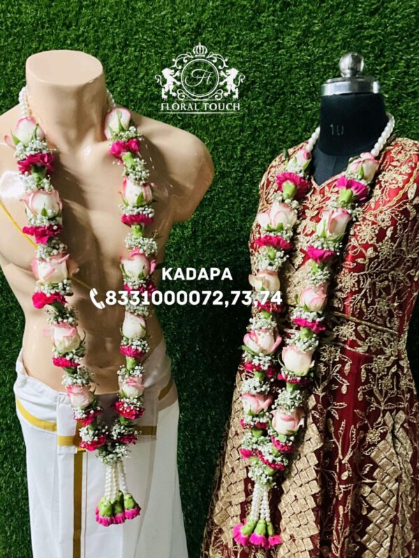 Elegant White and Pink Rose Wedding Garland with Baby’s Breath and Pearl Strands - Image 2