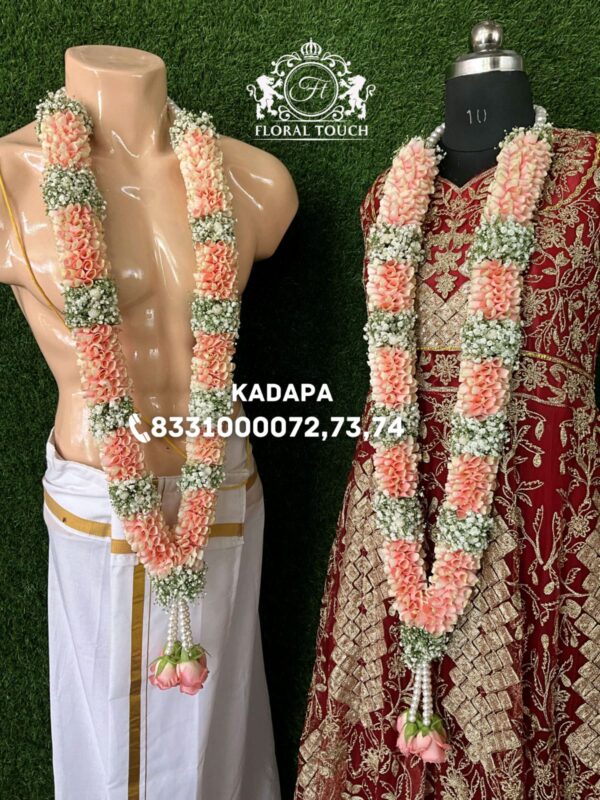 Luxurious Peach Floral Wedding Garland with Baby’s Breath and Rose Accents - Image 2