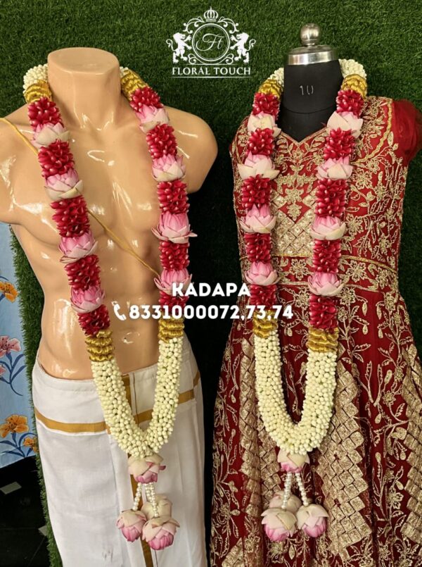 Exquisite Floral Wedding Garlands - Image 2