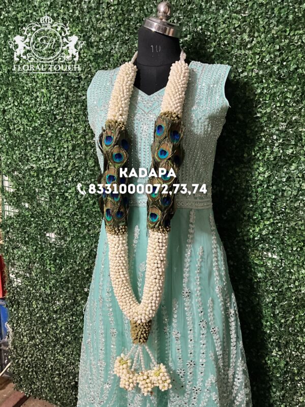 Exotic Floral Garland with a Regal Touch
