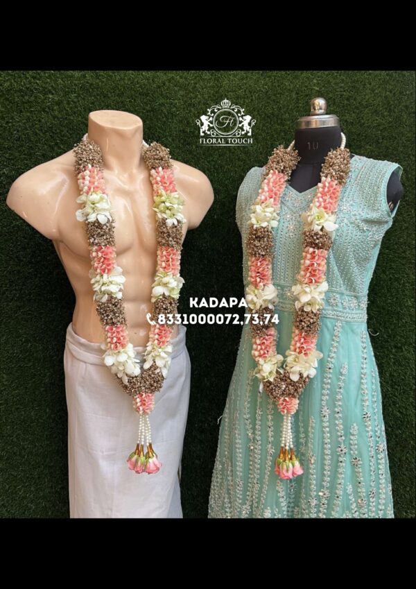 Luxury Hydrangea and Baby’s Breath Wedding Garland