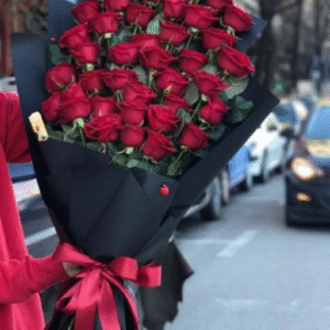 Luxurious Red Rose Bouquet Wrapped in Elegant Black Paper – Premium Fresh Roses